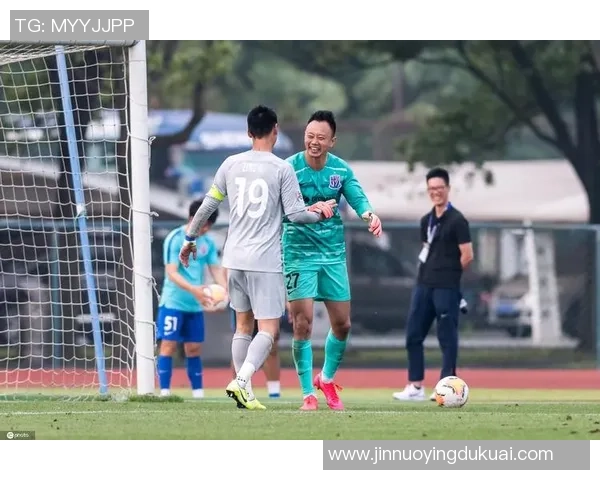 足球练练：提升技巧与团队合作的最佳选择，助你在绿茵场上大放异彩